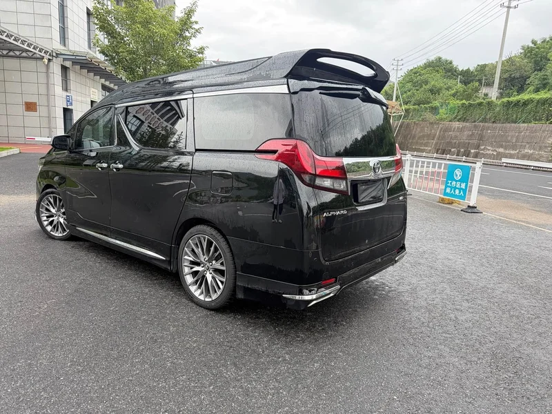 Toyota Alphard — фото 3