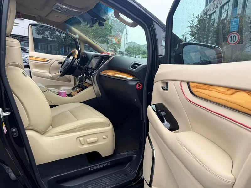 Toyota Alphard — фото 5