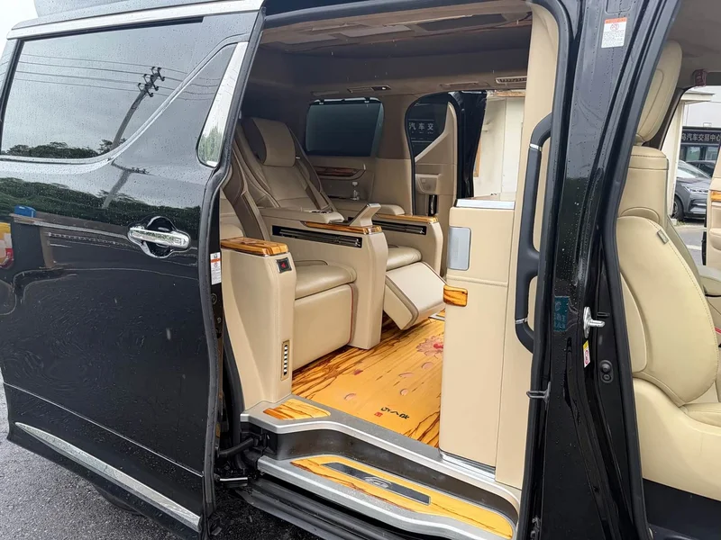 Toyota Alphard — фото 6