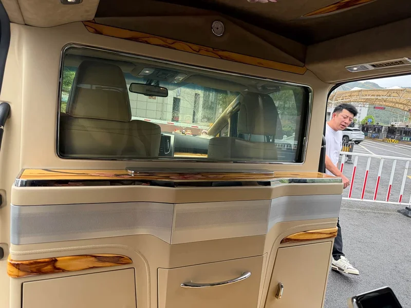 Toyota Alphard — фото 9