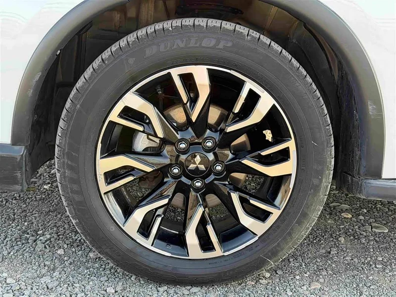 Mitsubishi Outlander — фото 14