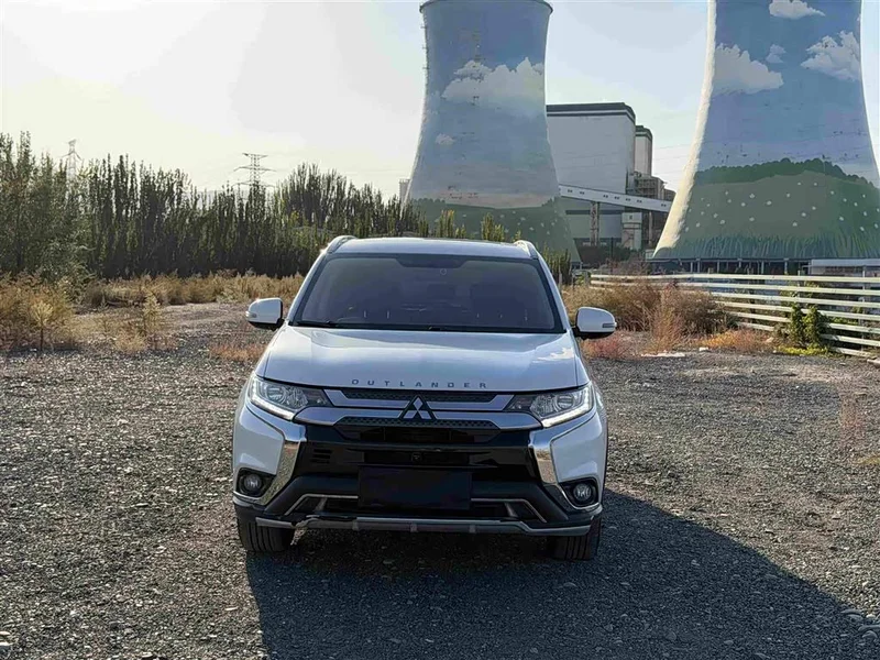 Mitsubishi Outlander — фото 2