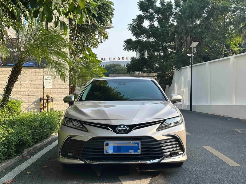 Toyota Camry — фото 2