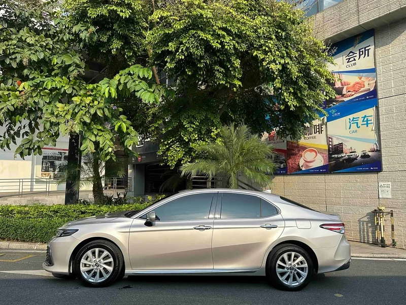Toyota Camry — фото 9
