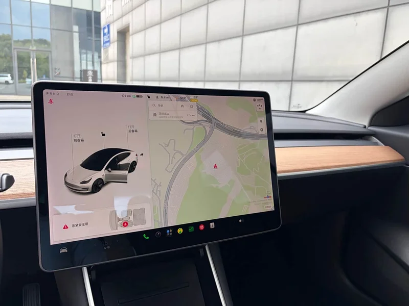 Tesla Model 3 — фото 11