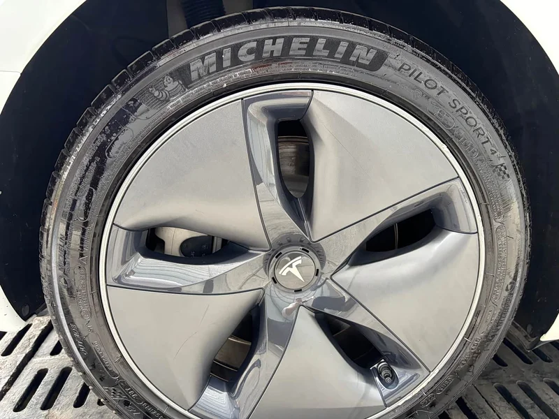 Tesla Model 3 — фото 28