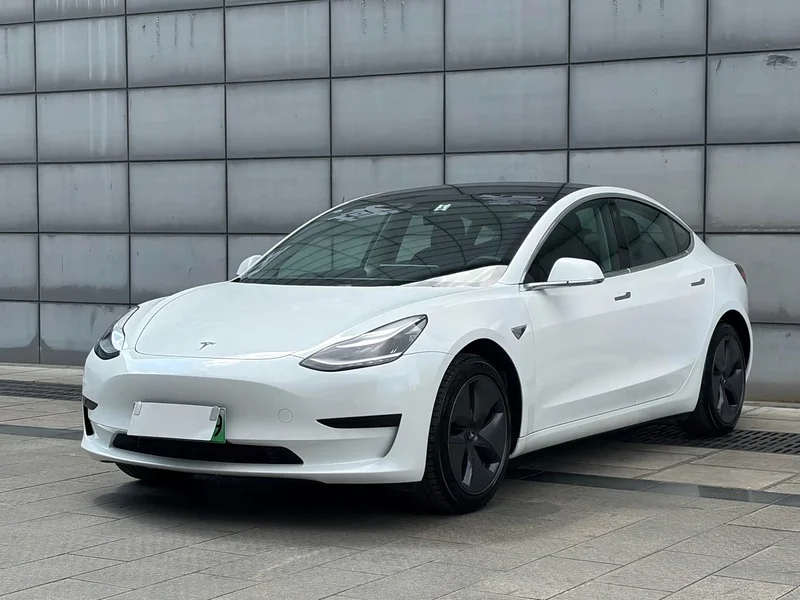 Tesla Model 3 — фото 3