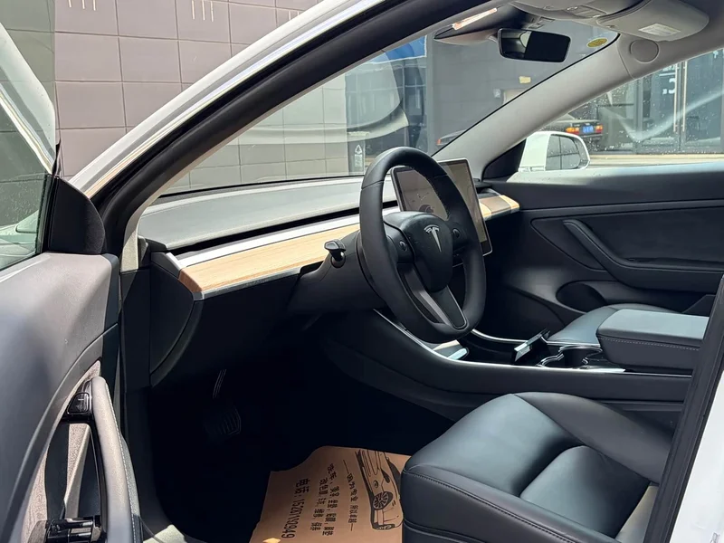 Tesla Model 3 — фото 4