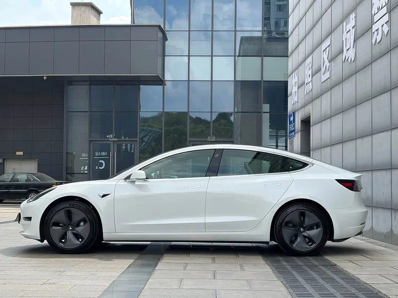 Tesla Model 3 — фото 7