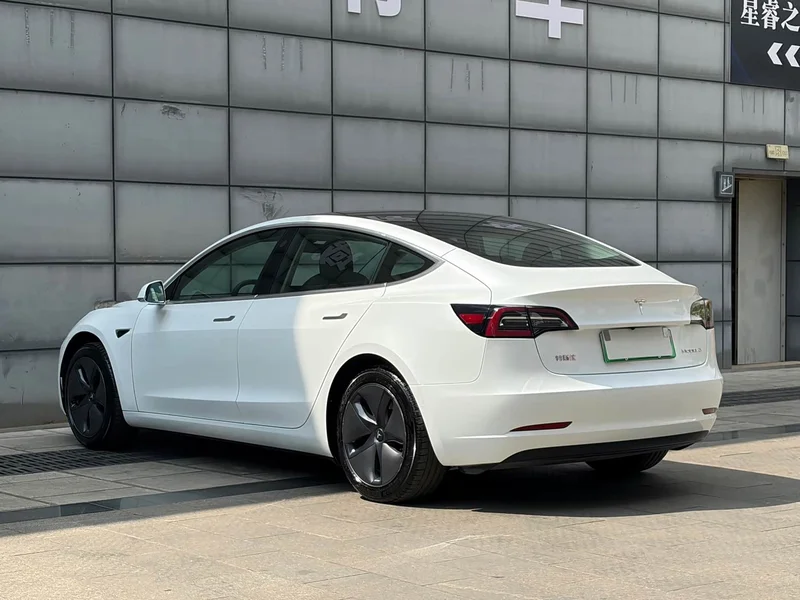 Tesla Model 3 — фото 8