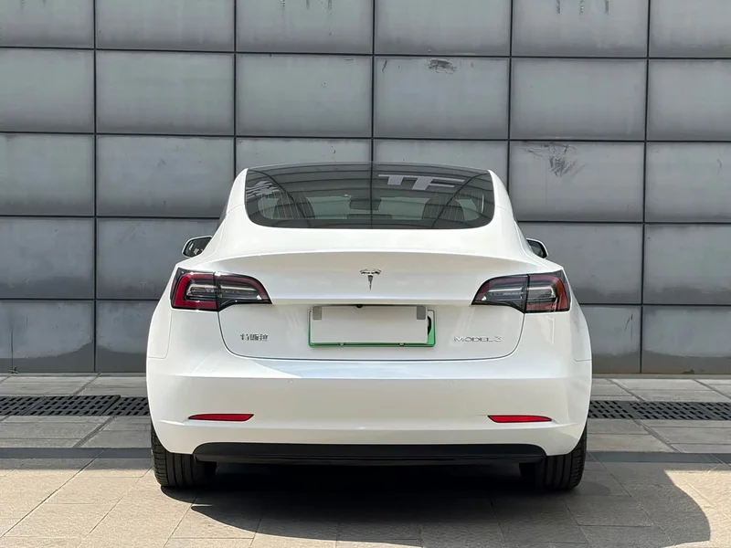 Tesla Model 3 — фото 9
