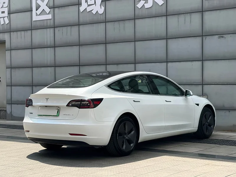 Tesla Model 3 — фото 10