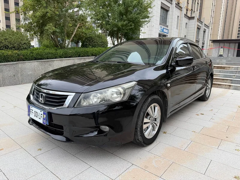 Honda Accord — фото 1