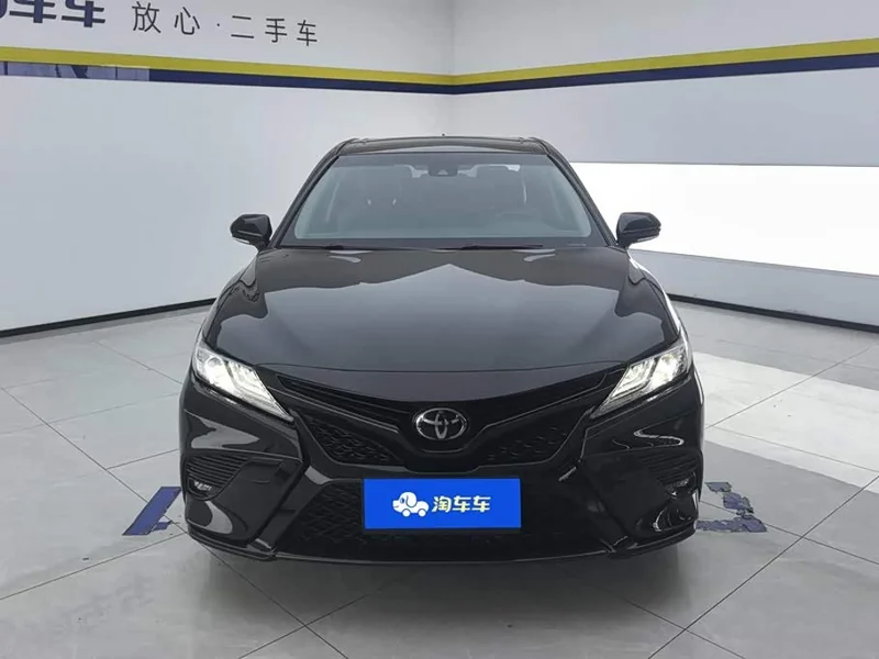 Toyota Camry — фото 2