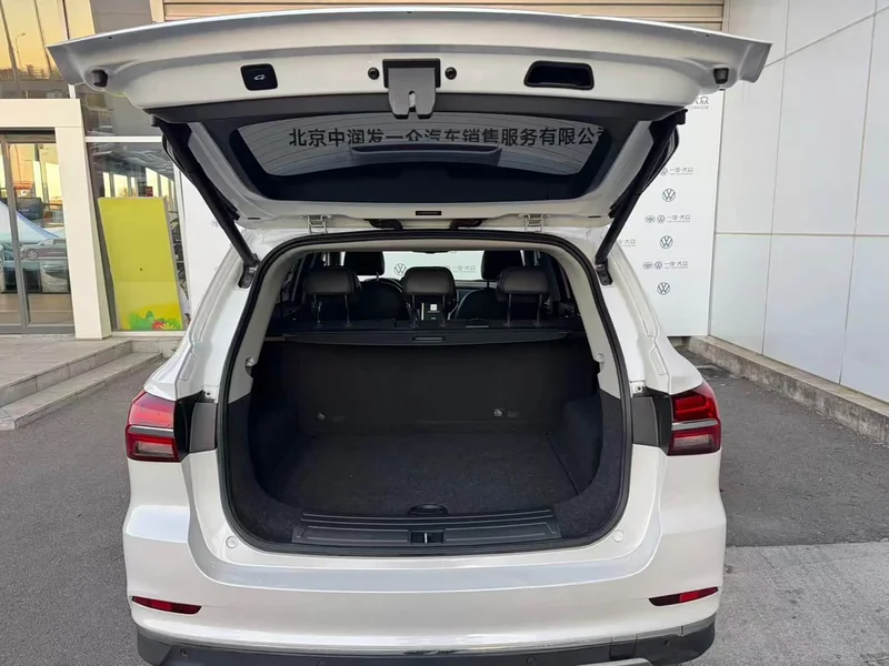 Roewe RX5 New Energy — фото 10