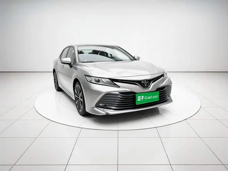 Toyota Camry — фото 1