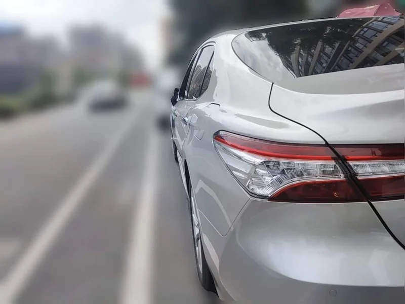 Toyota Camry — фото 2
