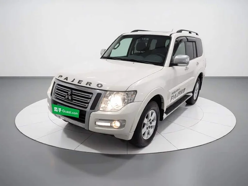 Mitsubishi Pajero (Imported) — фото 1