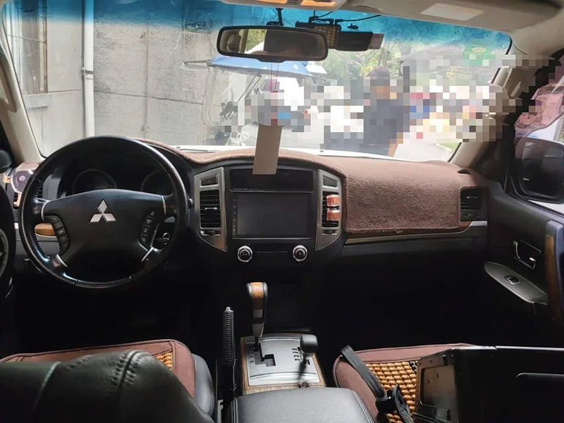Mitsubishi Pajero (Imported) — фото 14