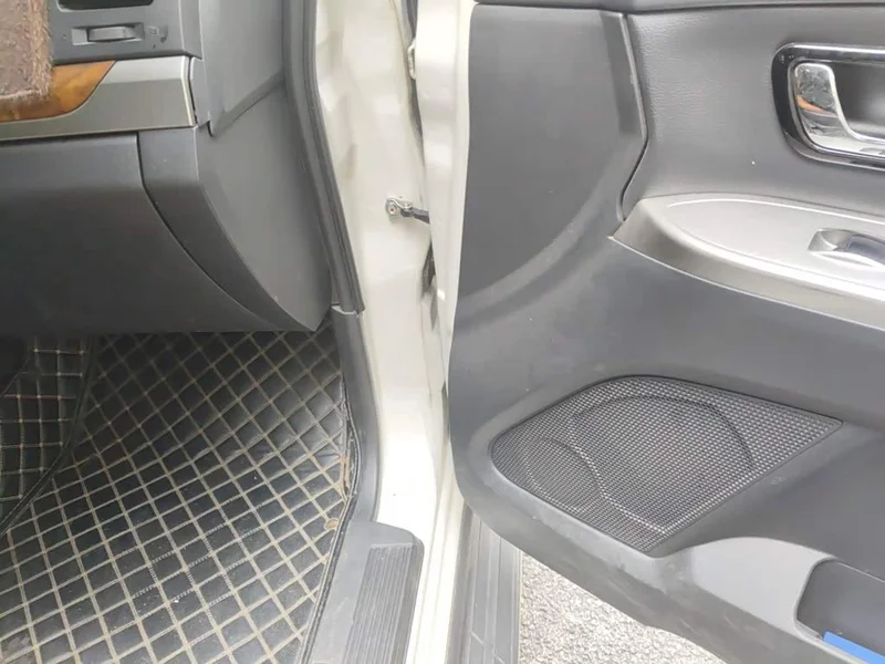 Mitsubishi Pajero (Imported) — фото 19