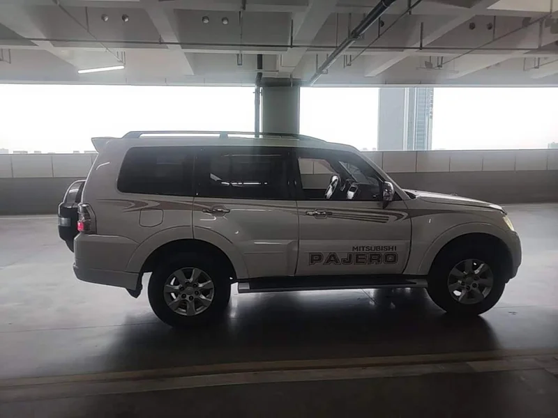 Mitsubishi Pajero (Imported) — фото 26