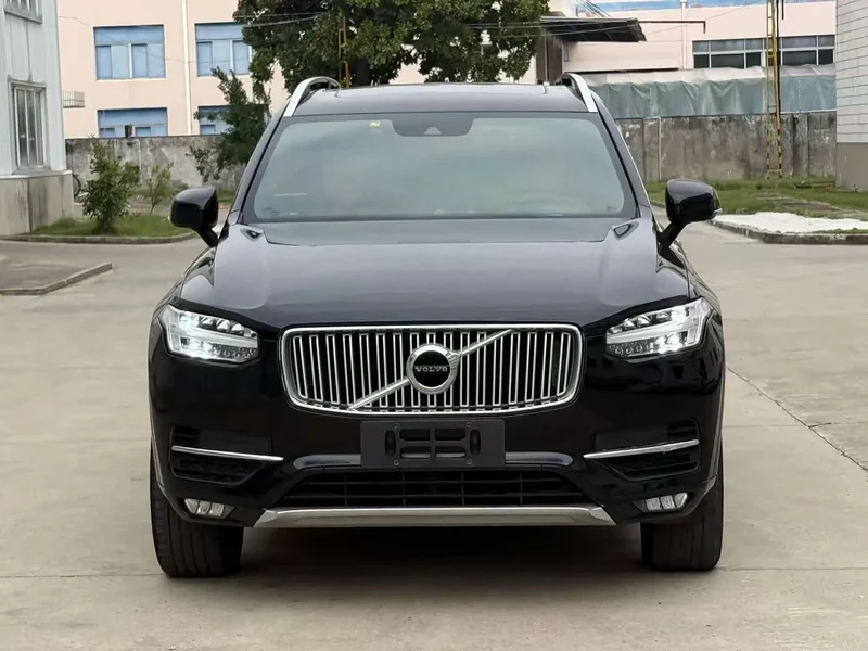 Volvo XC90 — фото 1