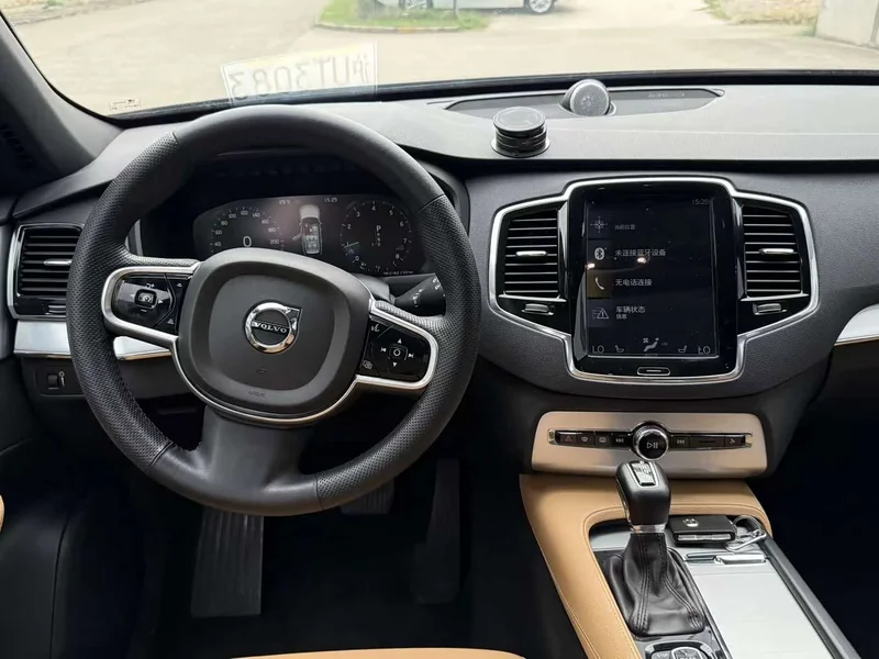 Volvo XC90 — фото 9