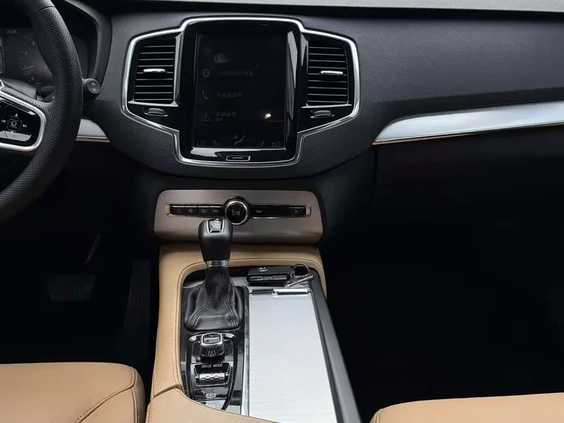 Volvo XC90 — фото 10