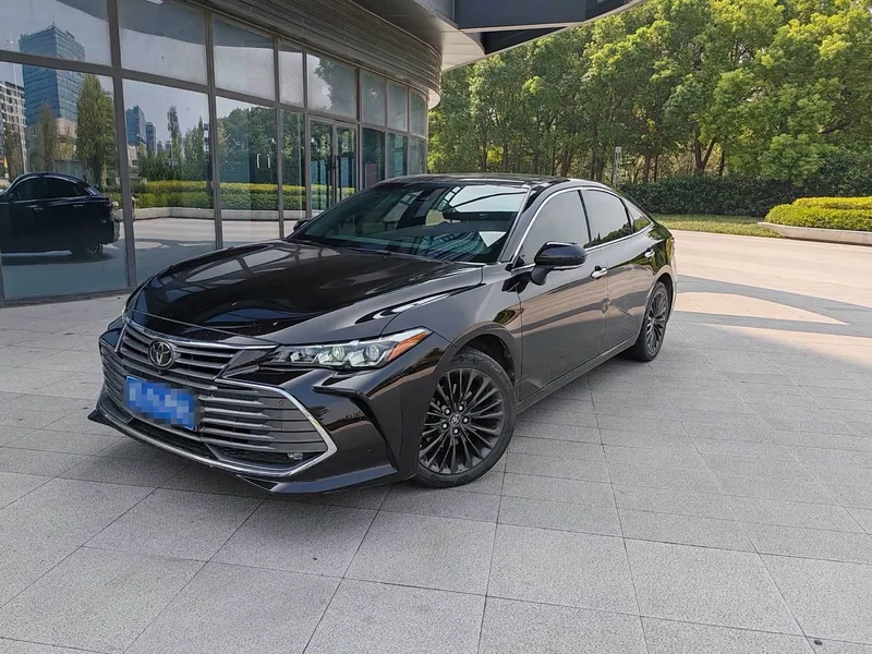 Toyota Avalon — фото 1