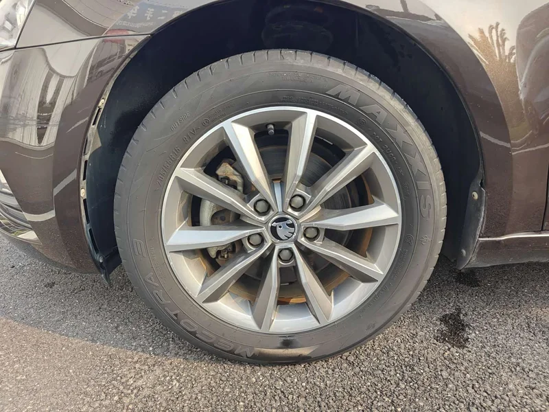 Volkswagen Octavia — фото 13