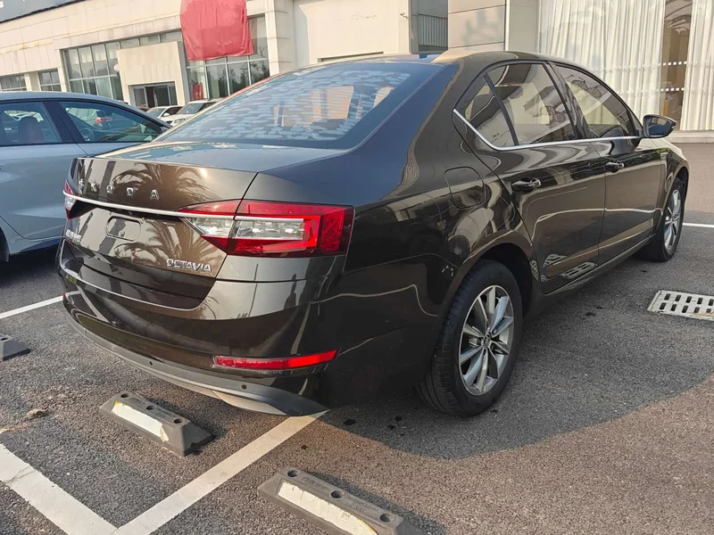 Volkswagen Octavia — фото 4