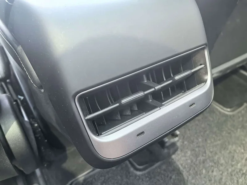 Tesla Model Y — фото 17
