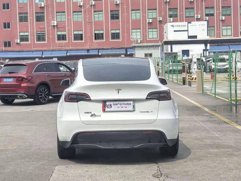 Tesla Model Y — фото 7