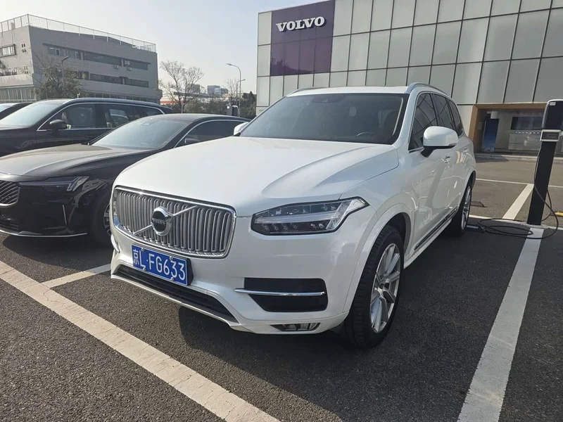 Volvo XC90 — фото 1