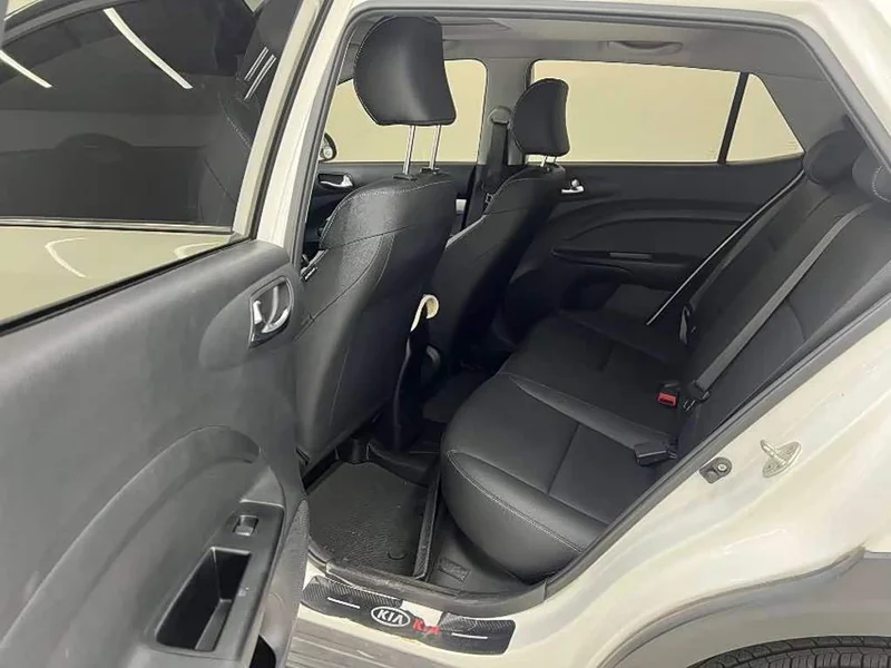 Kia Stonic — фото 10