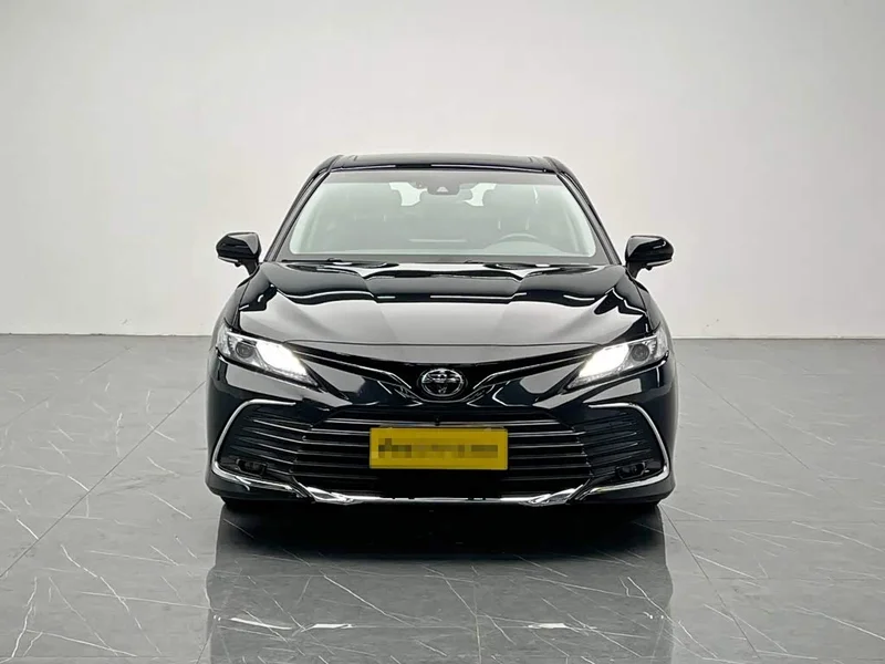 Toyota Camry — фото 2