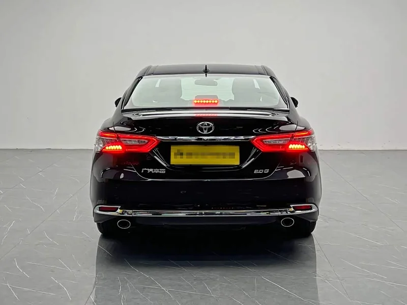 Toyota Camry — фото 5