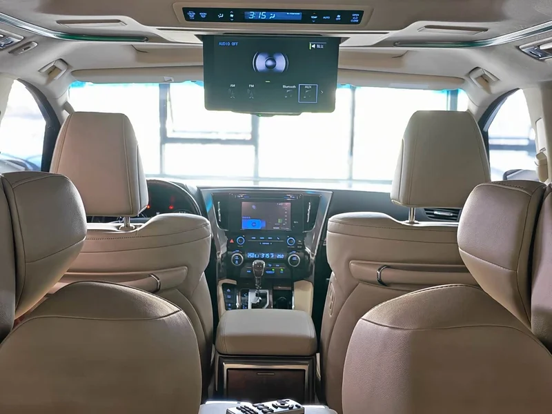 Toyota Alphard — фото 11