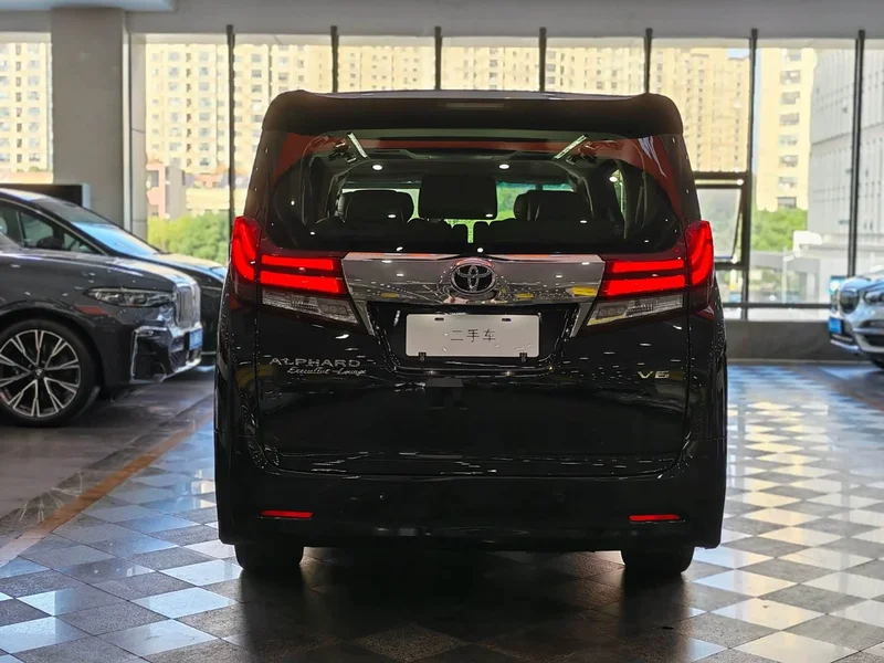 Toyota Alphard — фото 15