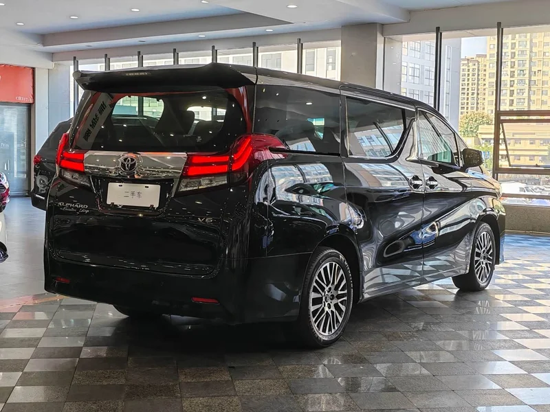 Toyota Alphard — фото 16