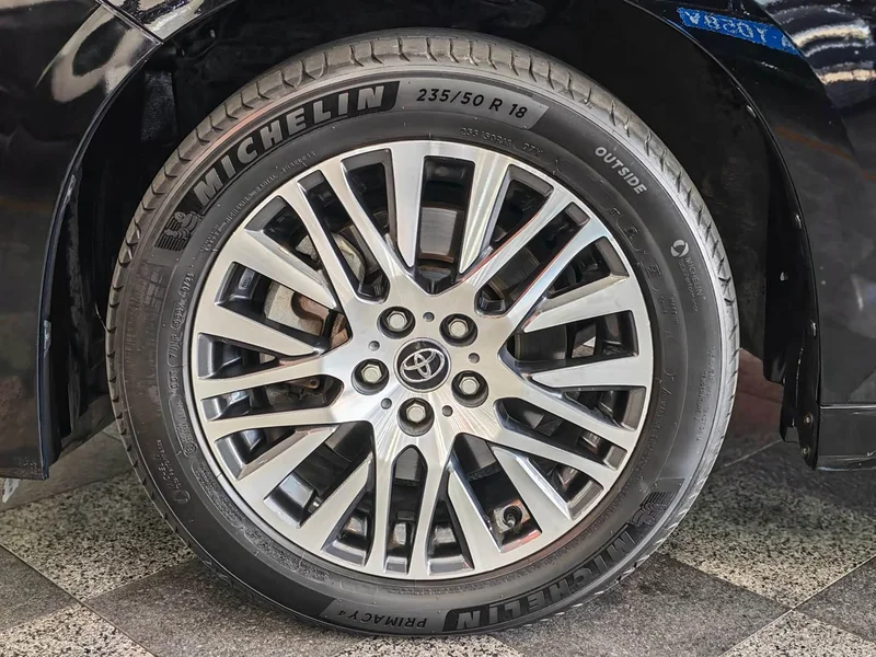 Toyota Alphard — фото 17