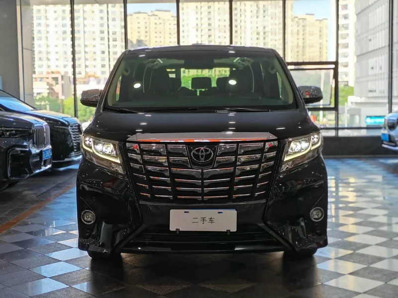 Toyota Alphard — фото 2