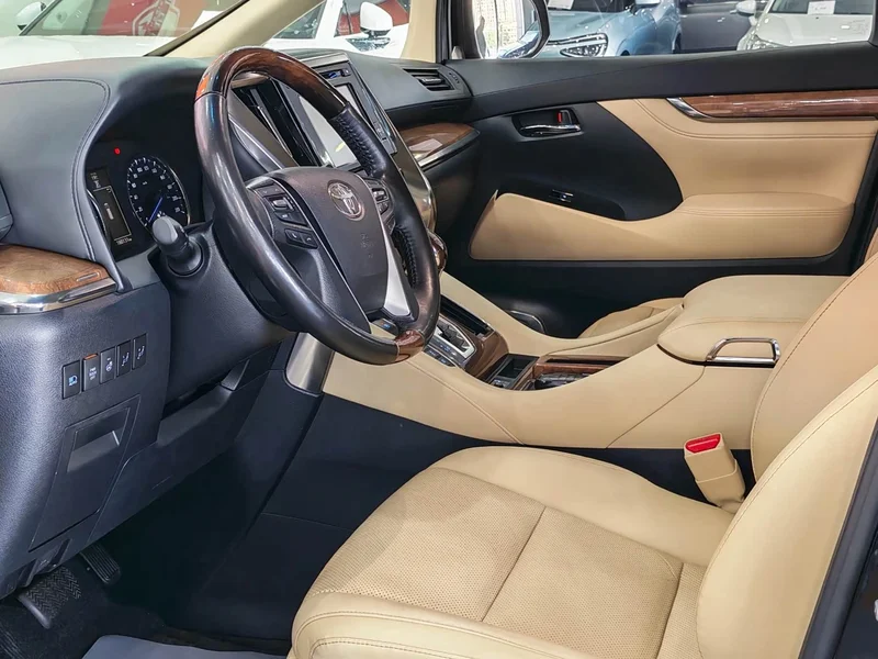 Toyota Alphard — фото 3