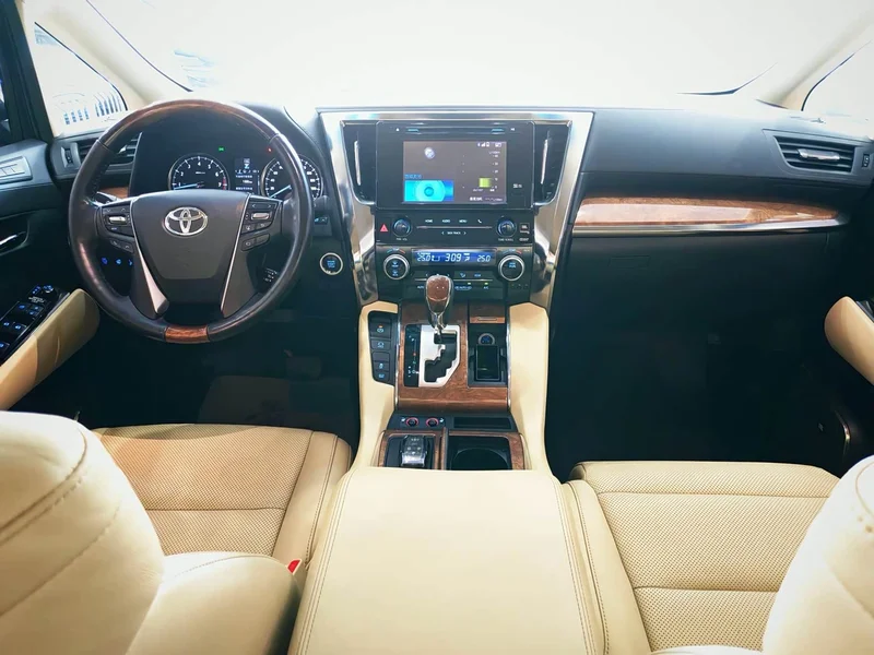Toyota Alphard — фото 4