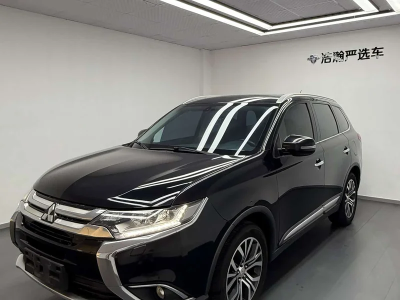 Mitsubishi Outlander — фото 1