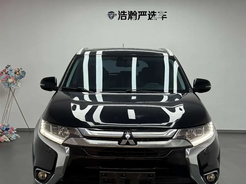 Mitsubishi Outlander — фото 2