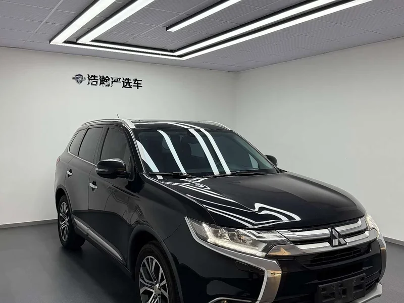 Mitsubishi Outlander — фото 3
