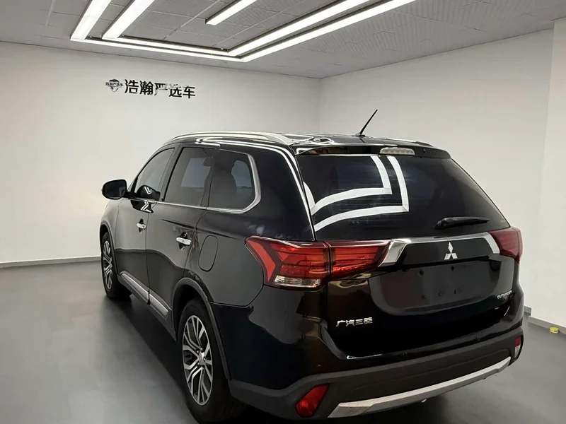 Mitsubishi Outlander — фото 4