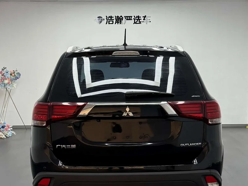 Mitsubishi Outlander — фото 5
