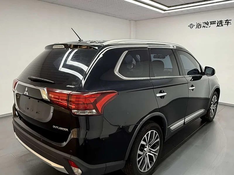 Mitsubishi Outlander — фото 6